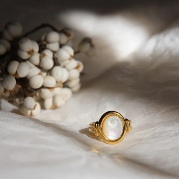 18K Gold Plated Mother of pearl tag Ring - Picture 7 of 9